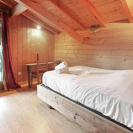 Of The 5 Chardons Ski-in Ski-out Chalet *