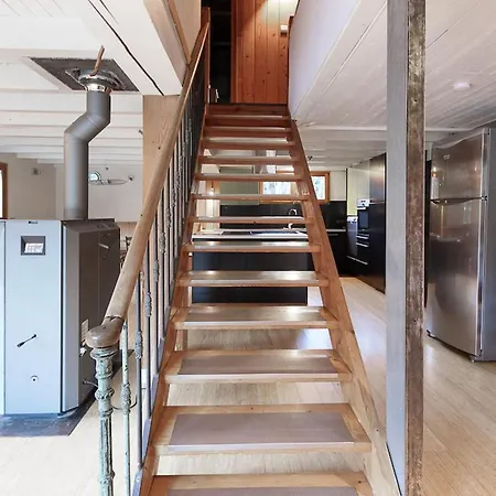 Chalet Of The 5 Chardons Ski-in Ski-out *