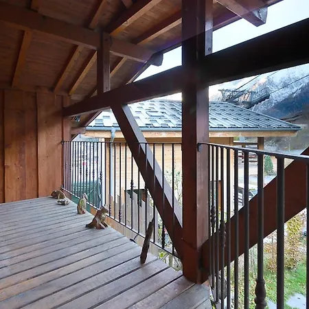 Chalet Of The 5 Chardons Ski-in Ski-out *