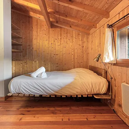 Chalet Of The 5 Chardons Ski-in Ski-out *