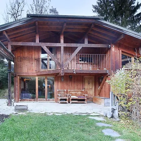 Chalet Of The 5 Chardons Ski-in Ski-out *